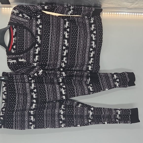 Cuddl Duds Black and White Velour Pajamas - Picture 3 of 16